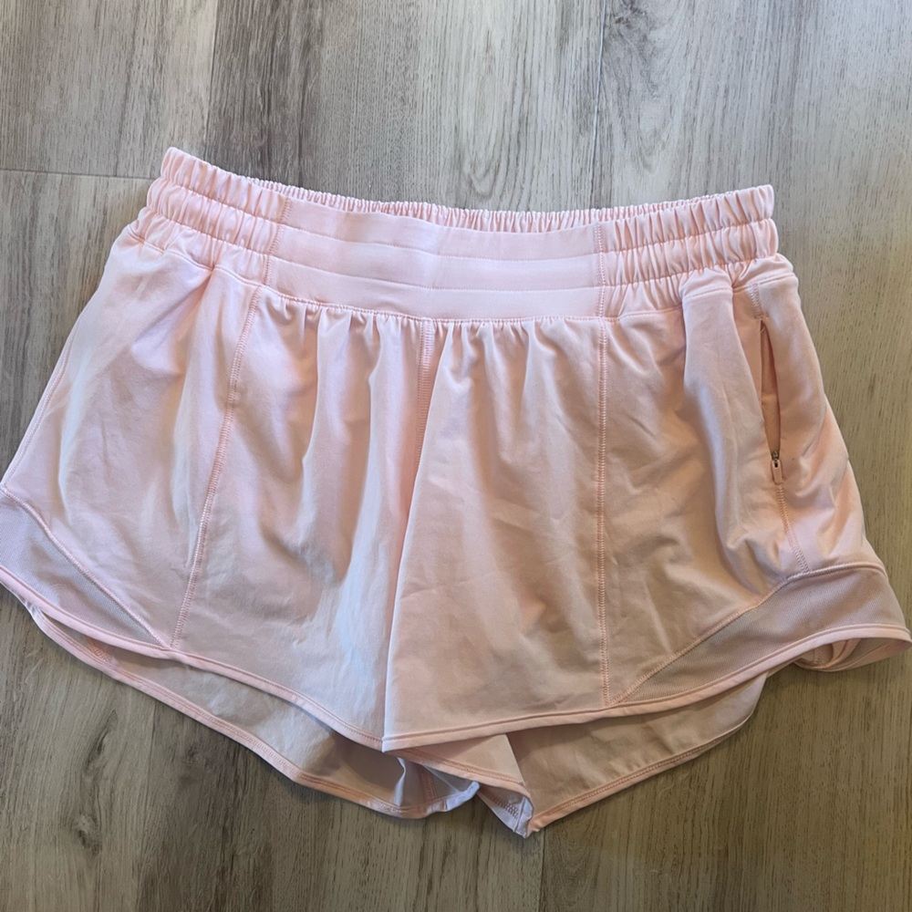 Lululemon Hotty Hot Low-Rise Lined Short 4"
Strawberry Milkshake